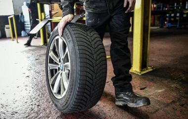 Российским водителям запретят ездить на летних шинах зимой